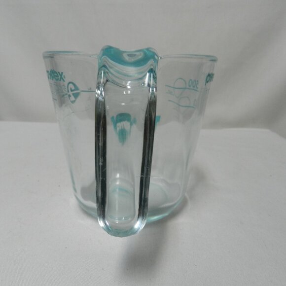 Pyrex Vintage Blue glass measuring 2 Cups 1 Pint liquid - Picture 5 of 11